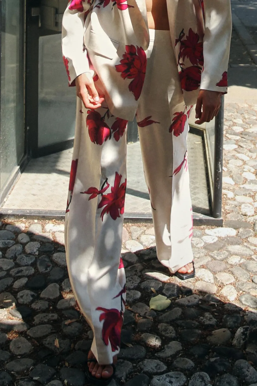 Online PANTALÓN SATINADO ESTAMPADO FLORAL Mujer Pantalones