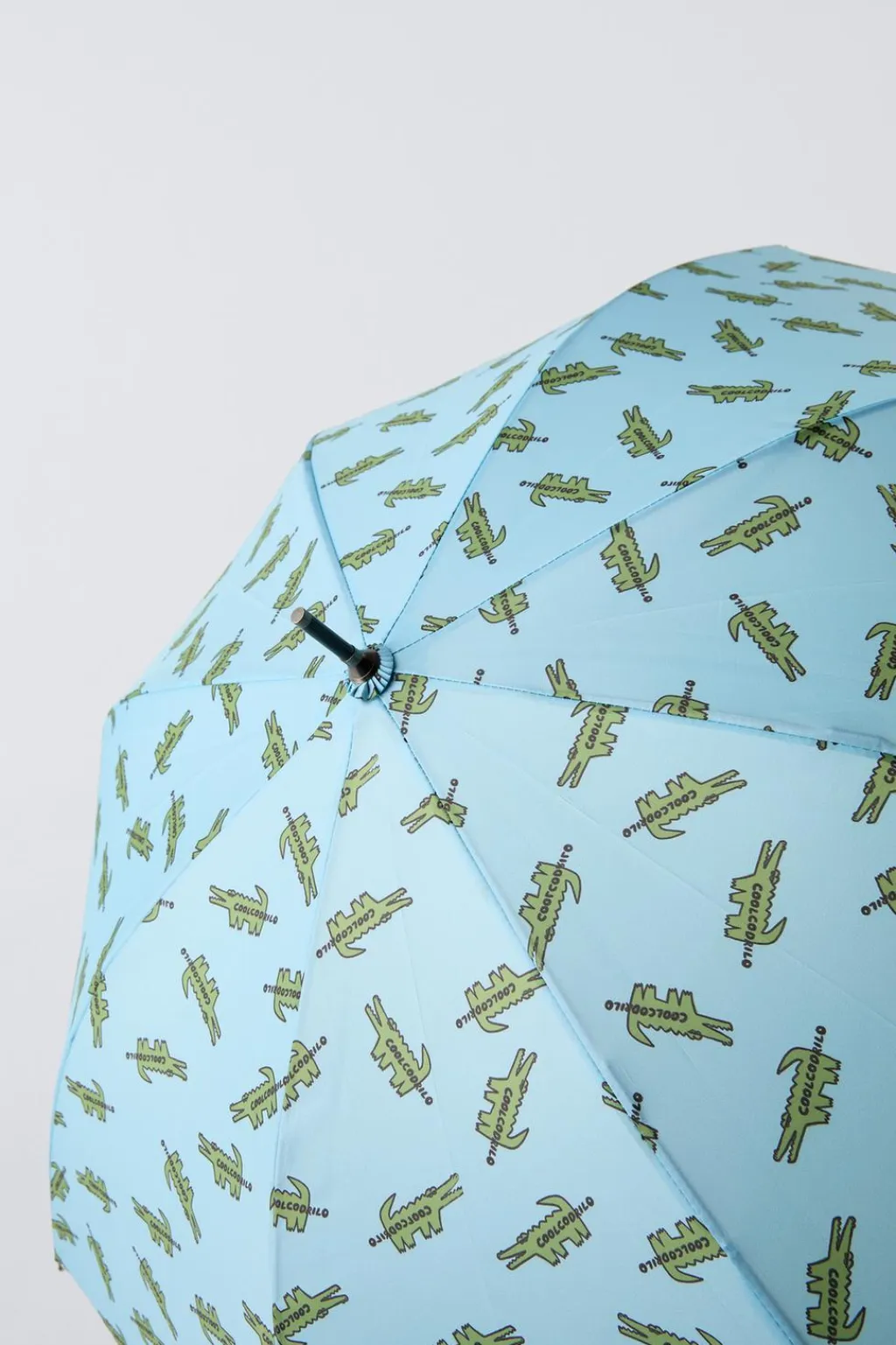 Niños ZARA 1½ - 6 Años·Accesorios|6 - 14 Años·Accesorios<PARAGUAS ESTAMPADO COCODRILO