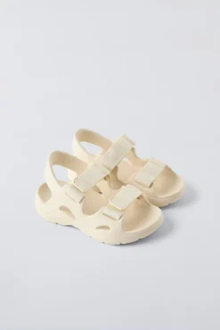 Niños ZARA 1½ - 6 Años·Zapatos|1½ - 6 Años·Zapatos<SANDALIA BAÑO