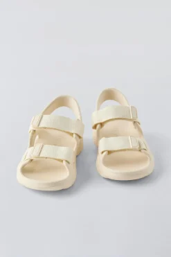 Niños ZARA 1½ - 6 Años·Zapatos|1½ - 6 Años·Zapatos<SANDALIA BAÑO