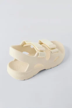 Niños ZARA 1½ - 6 Años·Zapatos|1½ - 6 Años·Zapatos<SANDALIA BAÑO
