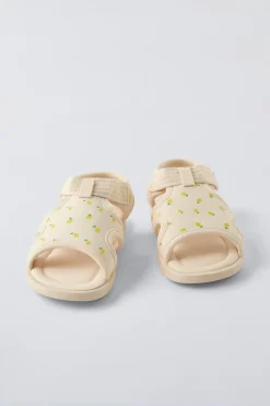Niños ZARA 1½ - 6 Años·Zapatos|1½ - 6 Años·Zapatos<SANDALIA LIMONES