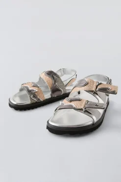 Niños ZARA 6 - 14 Años·Zapatos<SANDALIA METALIZADA