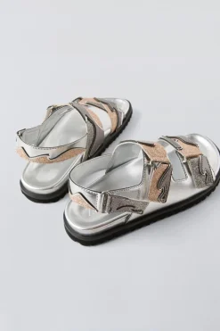 Niños ZARA 6 - 14 Años·Zapatos<SANDALIA METALIZADA