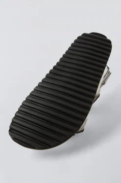 Niños ZARA 6 - 14 Años·Zapatos<SANDALIA METALIZADA