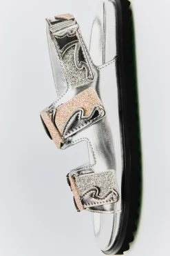 Niños ZARA 6 - 14 Años·Zapatos<SANDALIA METALIZADA