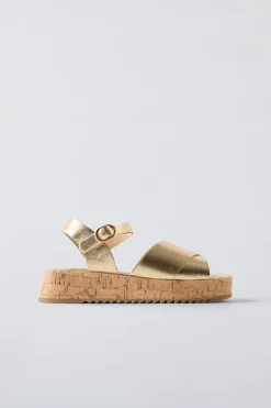 Niños ZARA 6 - 14 Años·Zapatos<SANDALIA METALIZADA