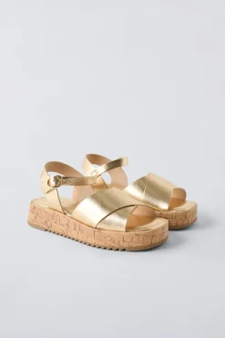 Niños ZARA 6 - 14 Años·Zapatos<SANDALIA METALIZADA