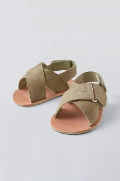 Niños ZARA 0 - 6 Meses·Patucos<SANDALIA PIEL CRUZADA