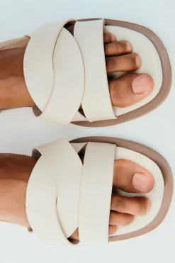 Niños ZARA 6 - 14 Años·Zapatos<SANDALIA PLANA CRUZADA