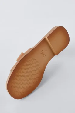 Niños ZARA 6 - 14 Años·Zapatos<SANDALIA PLANA CRUZADA