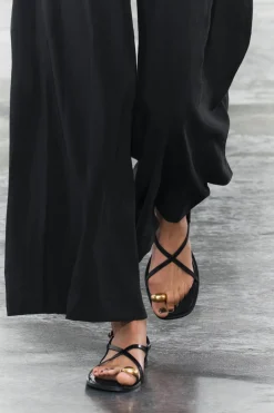 Discount SANDALIA PLANA TIRAS ADORNO METÁLICO Mujer Zapatos