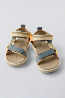 Niños ZARA 6 - 14 Años·Zapatos|6 - 14 Años·Zapatos<SANDALIA TÉCNICA TIRAS
