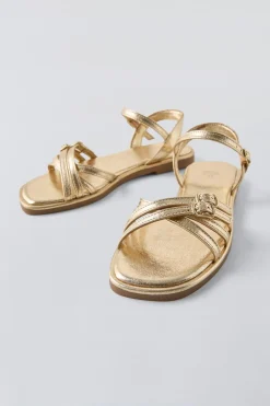 Niños ZARA 6 - 14 Años·Zapatos<SANDALIA TIRAS METALIZADA