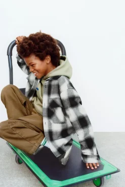 Niños ZARA 6 - 14 Años·Camisas / Sobrecamisas<SOBRECAMISA CUADROS BOLSILLO