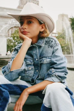 Niños ZARA 6 - 14 Años·Total Look<SOBRECAMISA DENIM BORDADOS