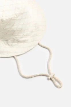 New SOMBRERO BORDADO PERFORADO Hombre Accesorios