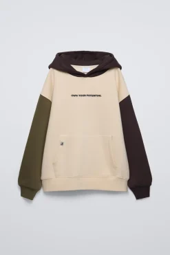 Niños ZARA 6 - 14 Años·Sudaderas<SUDADERA CAPUCHA TEXTO RELIEVE