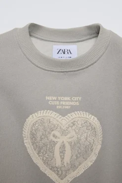 Niños ZARA 6 - 14 Años·Sudaderas<SUDADERA CORAZÓN RELIEVE