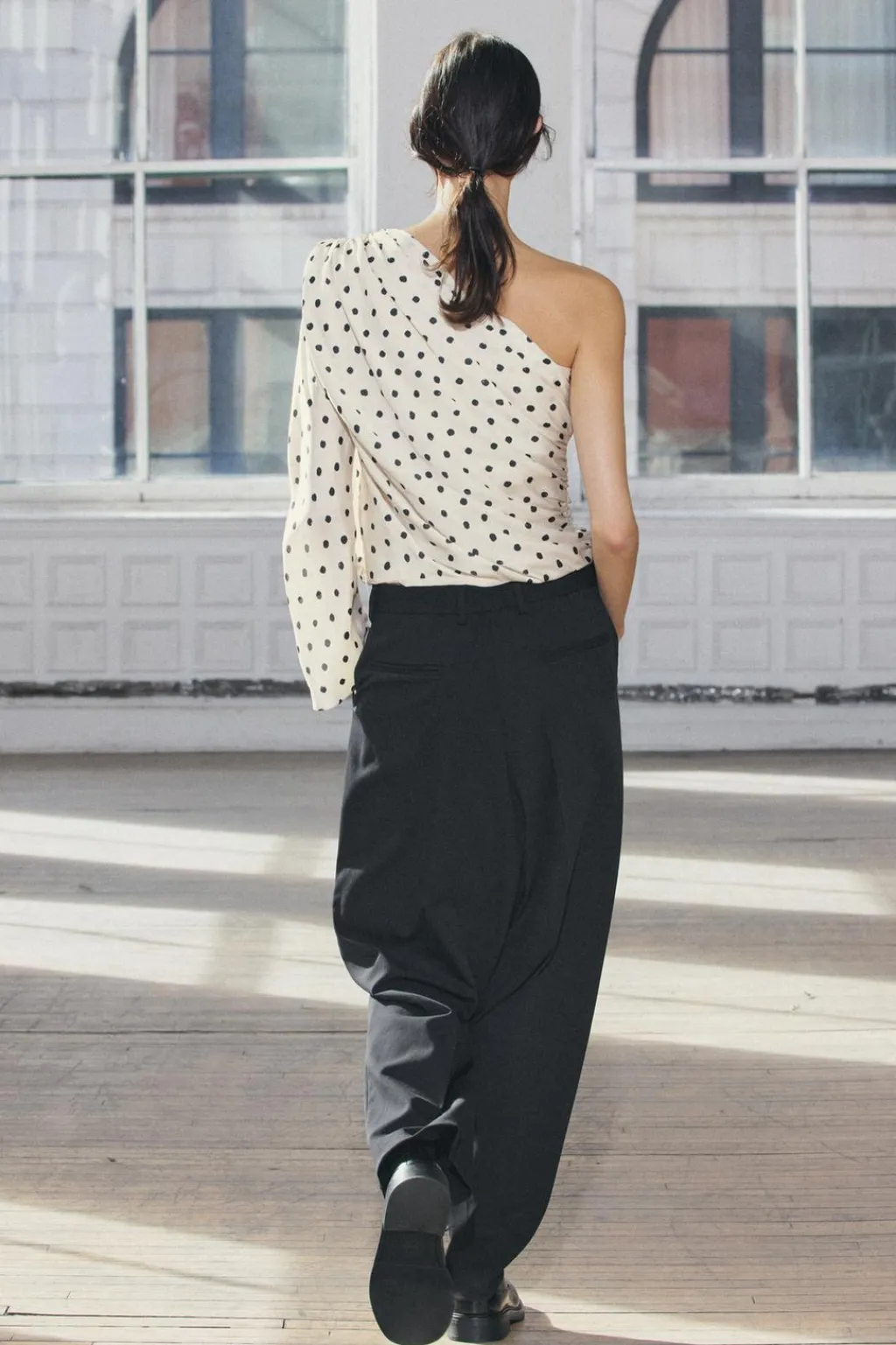 Fashion TOP ASIMÉTRICO HOMBRERA ZW COLLECTION Mujer Tops / Bodies