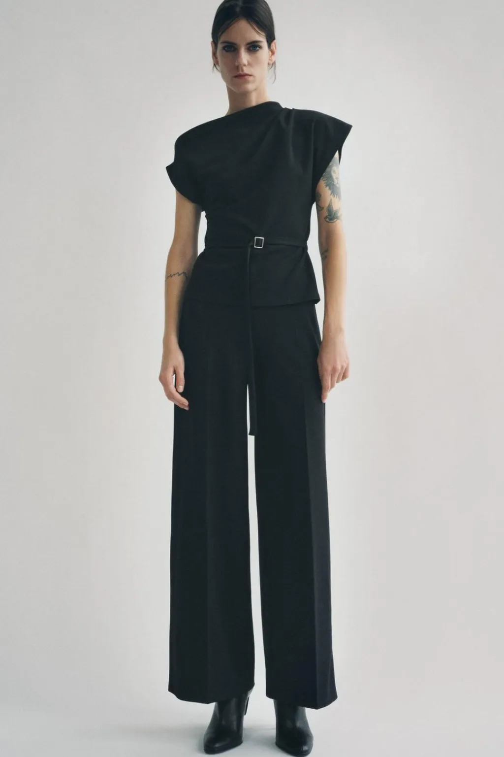 Discount TOP ESCOTE ASIMÉTRICO CINTURÓN Mujer Tops / Bodies