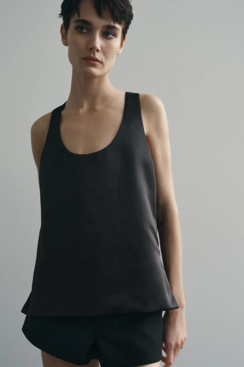 Discount TOP MINIMAL SATÉN PESADO Mujer Tops / Bodies