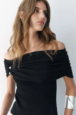 Outlet TOP PUNTO OFF SHOULDER ARANDELA METÁLICA Mujer Cárdigan / Jerséis|Punto