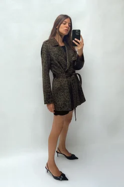 Best TRENCH CORTO ESTAMPADO ANIMAL EFECTO ANTE Mujer Abrigos / Anoraks