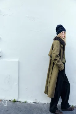 Outlet TRENCH ENCERADO CUELLO EFECTO PELO Mujer Abrigos / Anoraks