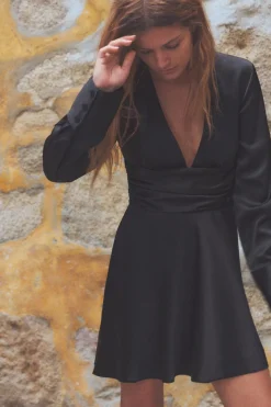 Discount VESTIDO CORTO SATINADO Mujer Vestidos