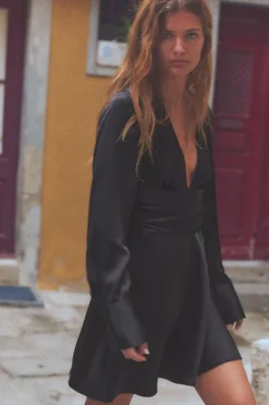 Discount VESTIDO CORTO SATINADO Mujer Vestidos