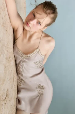 Online VESTIDO LENCERO BORDADOS ABALORIOS Mujer Vestidos