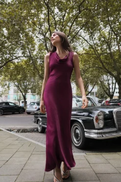 New VESTIDO SATINADO ESCOTE ESPALDA Mujer Vestidos