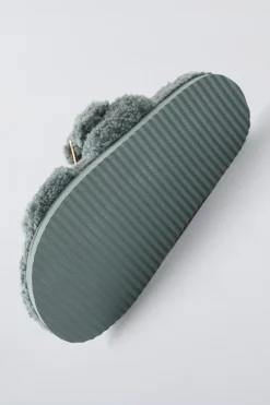 Niños ZARA 6 - 14 Años·Zapatos|6 - 14 Años·Zapatos<ZAPATILLA DE CASA BORREGUILLO HEBILLAS