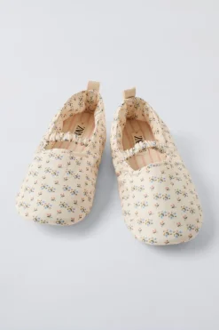 Niños ZARA 6 - 14 Años·Zapatos<ZAPATILLAS DE CASA FLORES