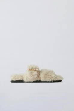 Niños ZARA 6 - 14 Años·Zapatos<ZAPATILLAS DE CASA PELO HEBILLAS