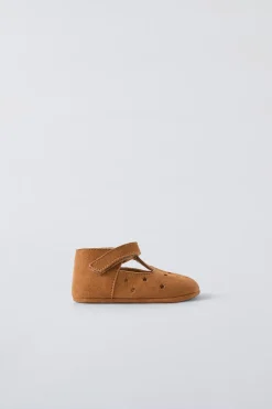Niños ZARA 0 - 6 Meses·Patucos<ZAPATO TROQUELADO PIEL