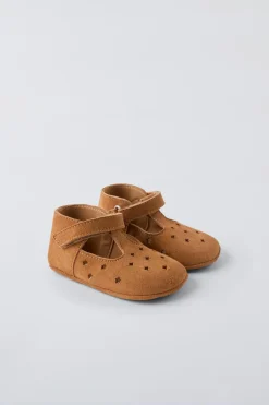 Niños ZARA 0 - 6 Meses·Patucos<ZAPATO TROQUELADO PIEL