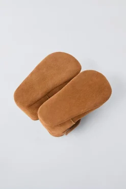 Niños ZARA 0 - 6 Meses·Patucos<ZAPATO TROQUELADO PIEL