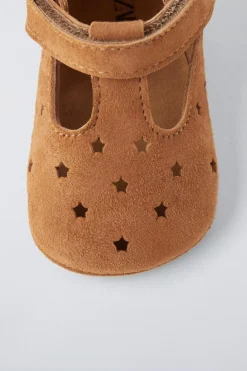 Niños ZARA 0 - 6 Meses·Patucos<ZAPATO TROQUELADO PIEL