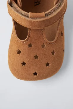 Niños ZARA 0 - 6 Meses·Patucos<ZAPATO TROQUELADO PIEL