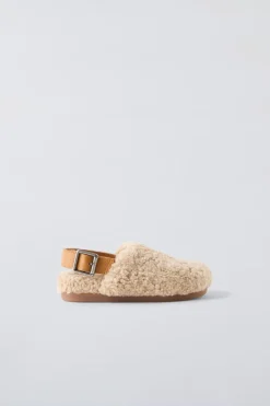 Niños ZARA 1½ - 6 Años·Zapatos|1½ - 6 Años·Zapatos<ZUECO BORREGUILLO