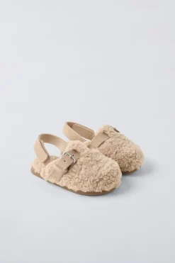 Niños ZARA 1½ - 6 Años·Zapatos|1½ - 6 Años·Zapatos<ZUECO BORREGUILLO