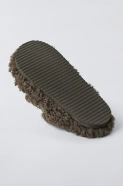 Niños ZARA 6 - 14 Años·Zapatos<ZUECO BORREGUILLO