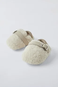 Niños ZARA 0 - 6 Meses·Patucos<ZUECO BORREGUILLO