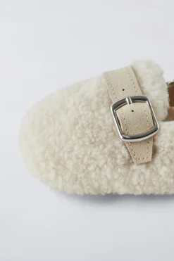 Niños ZARA 0 - 6 Meses·Patucos<ZUECO BORREGUILLO