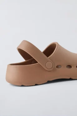 Niños ZARA 6 - 14 Años·Zapatos|6 - 14 Años·Zapatos<ZUECO ENGOMADO