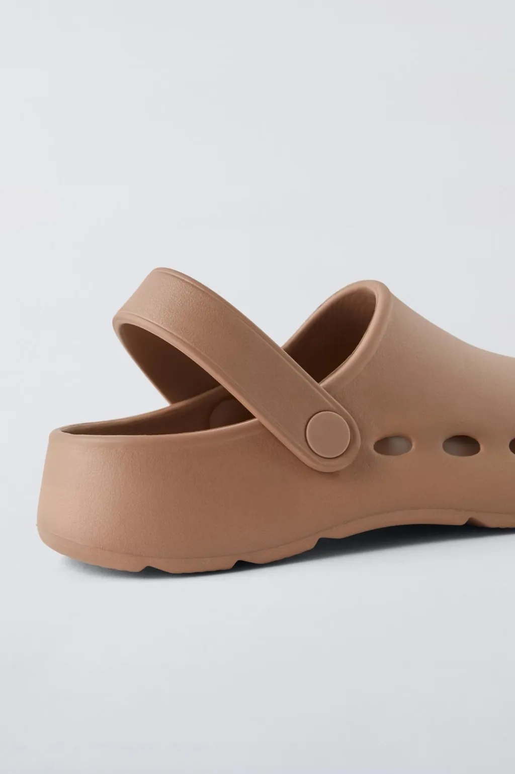 Niños ZARA 6 - 14 Años·Zapatos|6 - 14 Años·Zapatos<ZUECO ENGOMADO