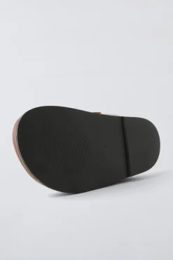 Niños ZARA 6 - 14 Años·Zapatos<ZUECO PIEL HEBILLA LATERAL